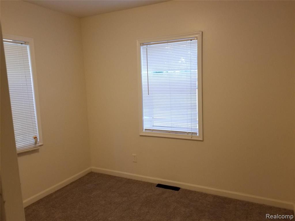 1410 South Hospital Road Waterford, MI 48327 - Photo 19 of 21