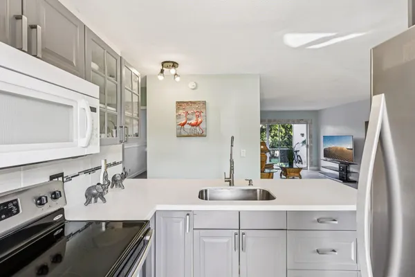 $149,900 | 2131 Northeast 42nd Court, Unit 106E, Lighthouse Point, FL 33064
