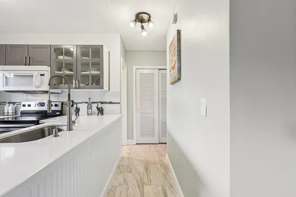 $149,900 | 2131 Northeast 42nd Court, Unit 106E, Lighthouse Point, FL 33064
