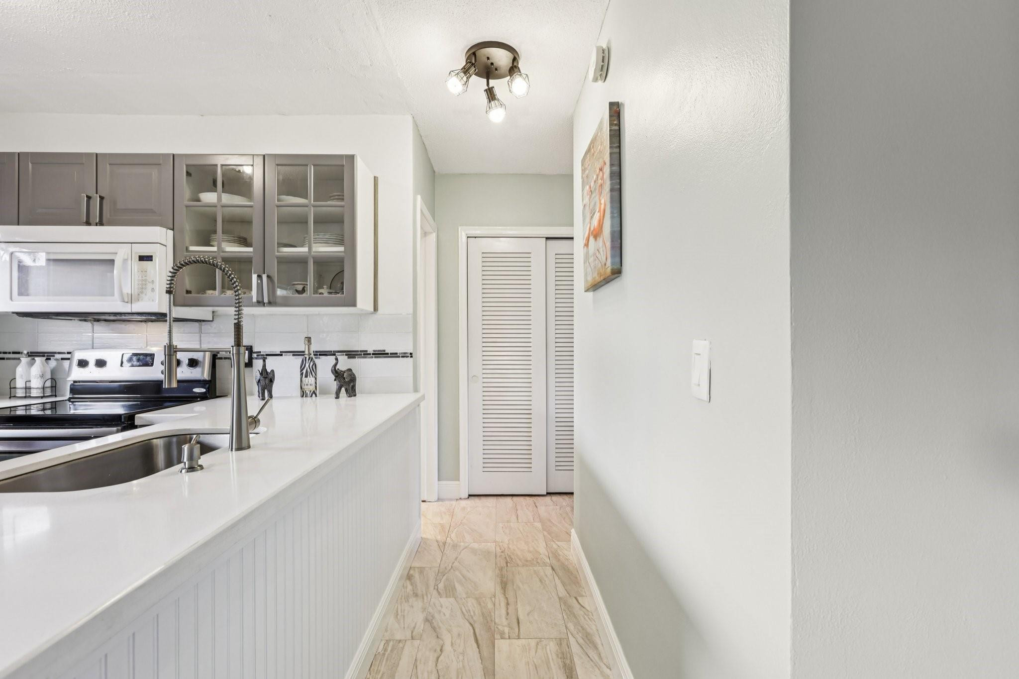 2131 Northeast 42nd Court, Unit 106E Lighthouse Point, FL 33064 - Photo 15 of 33 a view of a kitchen with kitchen