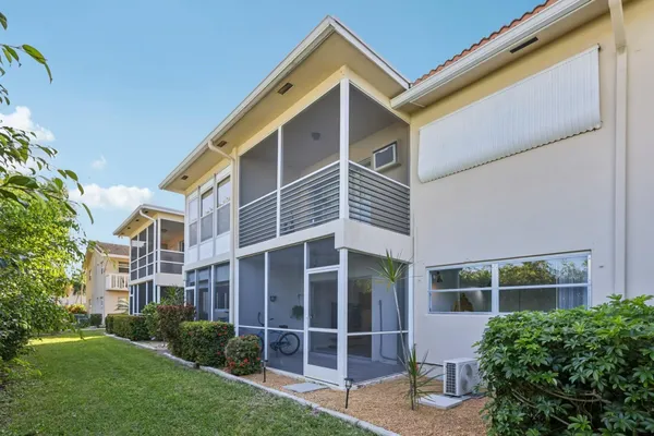 $149,900 | 2131 Northeast 42nd Court, Unit 106E, Lighthouse Point, FL 33064