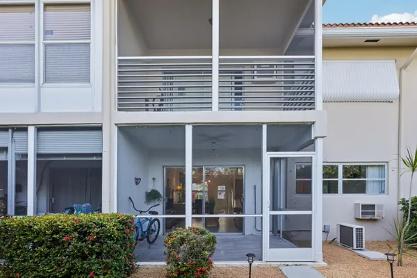 $149,900 | 2131 Northeast 42nd Court, Unit 106E, Lighthouse Point, FL 33064