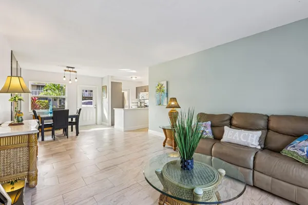 $149,900 | 2131 Northeast 42nd Court, Unit 106E, Lighthouse Point, FL 33064