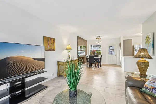 $149,900 | 2131 Northeast 42nd Court, Unit 106E, Lighthouse Point, FL 33064