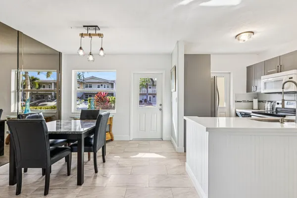 $149,900 | 2131 Northeast 42nd Court, Unit 106E, Lighthouse Point, FL 33064