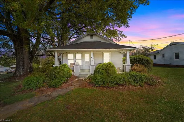 $283,500 | 313 East King Street, King, NC 27021