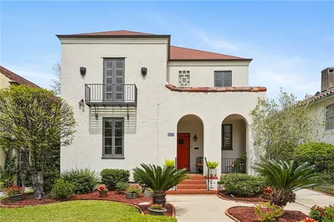 $785,000 | 5833 Fontainebleau Drive, New Orleans, LA 70125