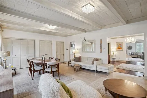 $785,000 | 5833 Fontainebleau Drive, New Orleans, LA 70125