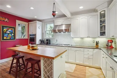 $785,000 | 5833 Fontainebleau Drive, New Orleans, LA 70125