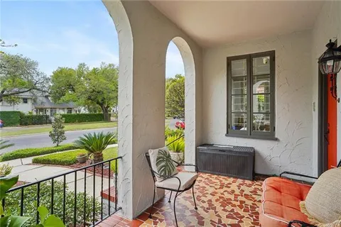 $785,000 | 5833 Fontainebleau Drive, New Orleans, LA 70125