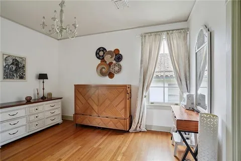 $785,000 | 5833 Fontainebleau Drive, New Orleans, LA 70125