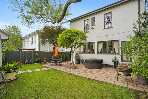 $785,000 | 5833 Fontainebleau Drive, New Orleans, LA 70125