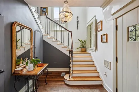 $785,000 | 5833 Fontainebleau Drive, New Orleans, LA 70125