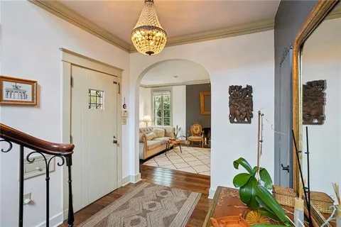 $785,000 | 5833 Fontainebleau Drive, New Orleans, LA 70125