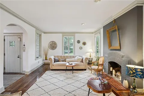 $785,000 | 5833 Fontainebleau Drive, New Orleans, LA 70125