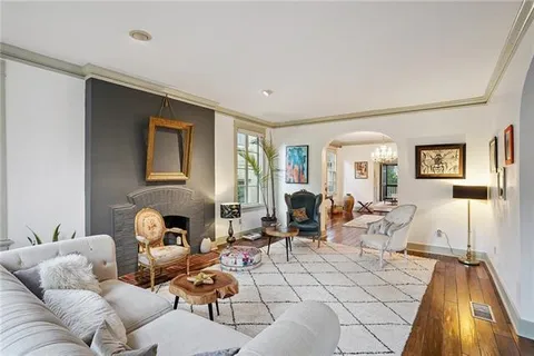 $785,000 | 5833 Fontainebleau Drive, New Orleans, LA 70125