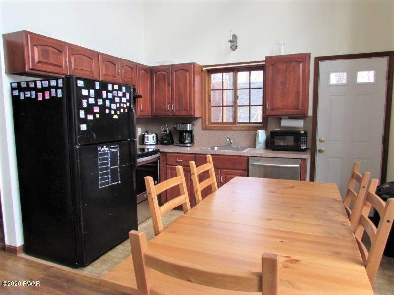 137 Roundhill Road Dingmans Ferry, PA 18328 - Photo 6 of 31