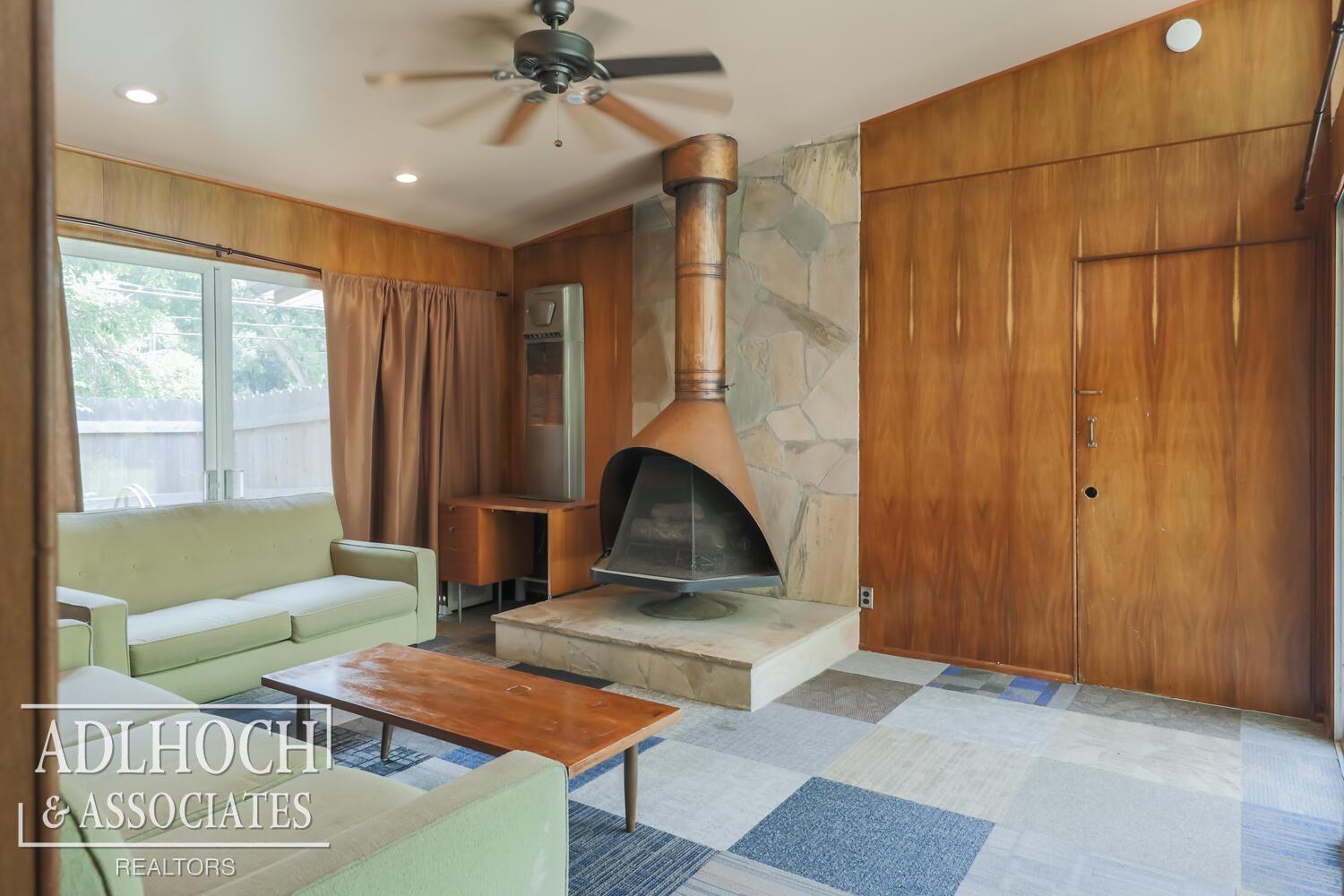 681 Roslyn Road Grosse Pointe, MI 48236 - Photo 16 of 32 50115636-33.JPG