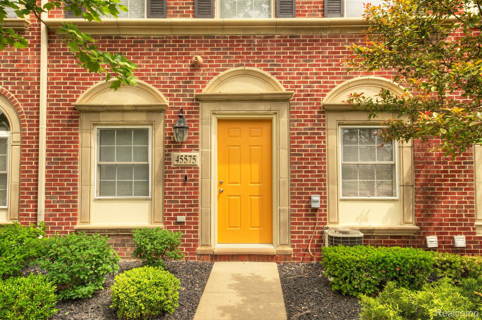 45575 North Stonewood Road Canton, MI 48187 - Photo 3 of 40 Gallery Image 3