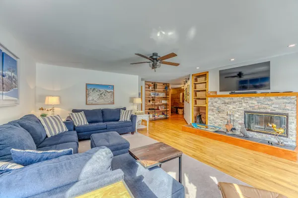 $415,000 | 20 Crossing Drive, Unit 104, North Woodstock, NH 03262