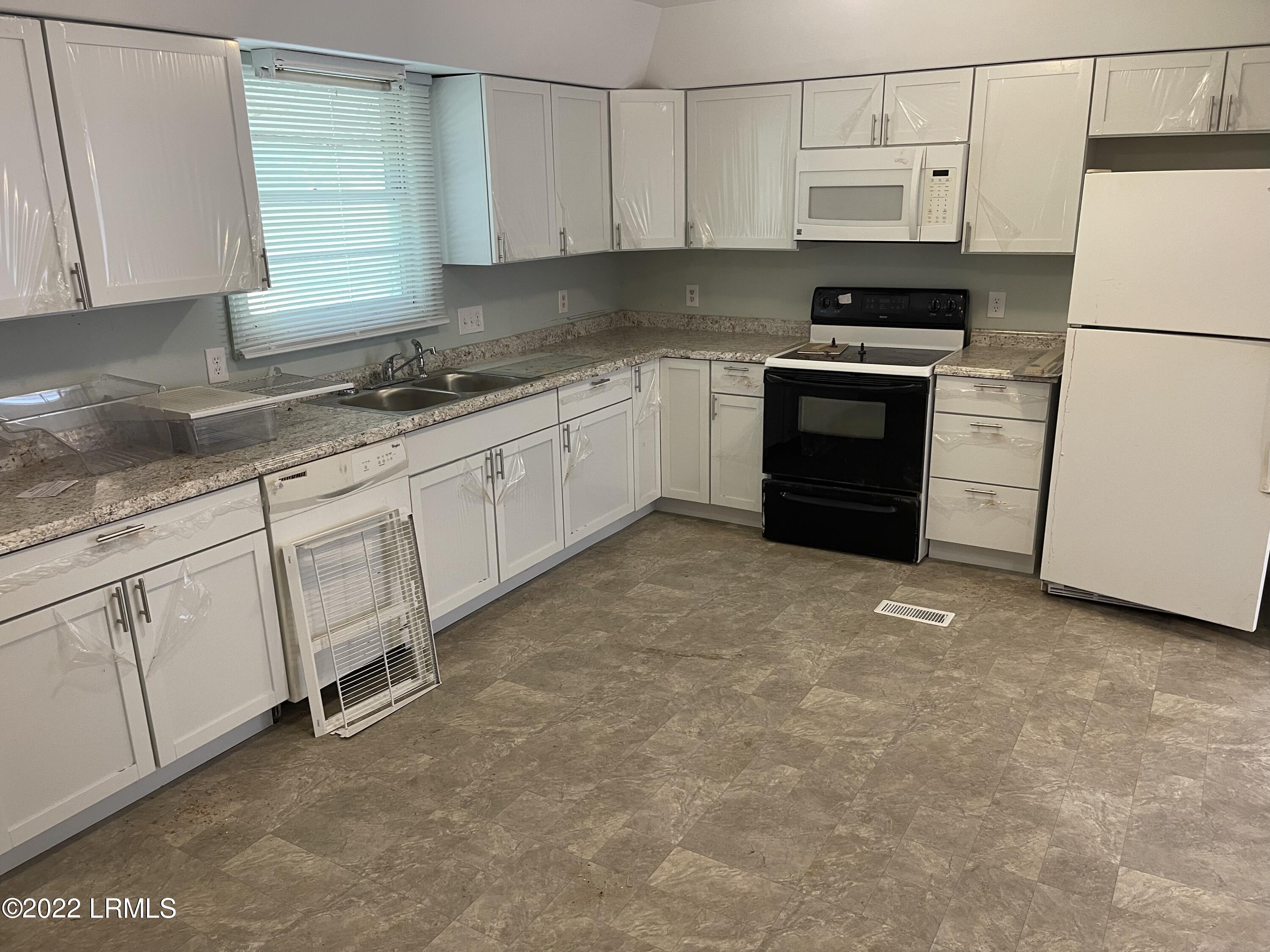 380 Joe Frazier Road Beaufort, SC 29906 - Photo 3 of 5 380 Joe Frazier - New Kitchen Cabinets
