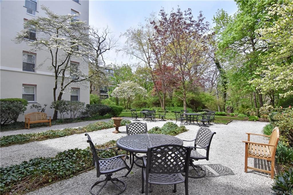 1 Stoneleigh Plaza, Unit 1T, Bronxville, NY 10708 Compass