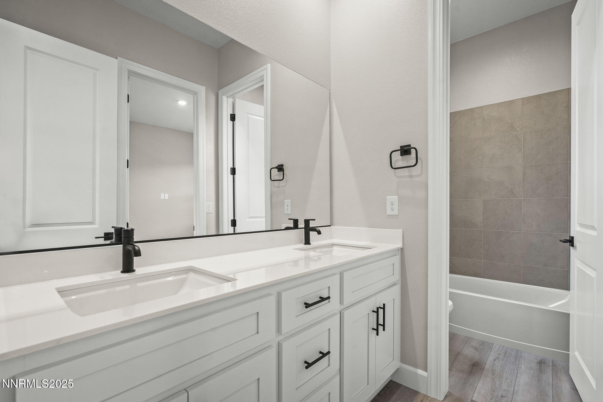 171 Commodore Drive, Unit LOT 325 Verdi, NV 89439 - Photo 24 of 28 a bathroom with a sink and a mirror with bathtub