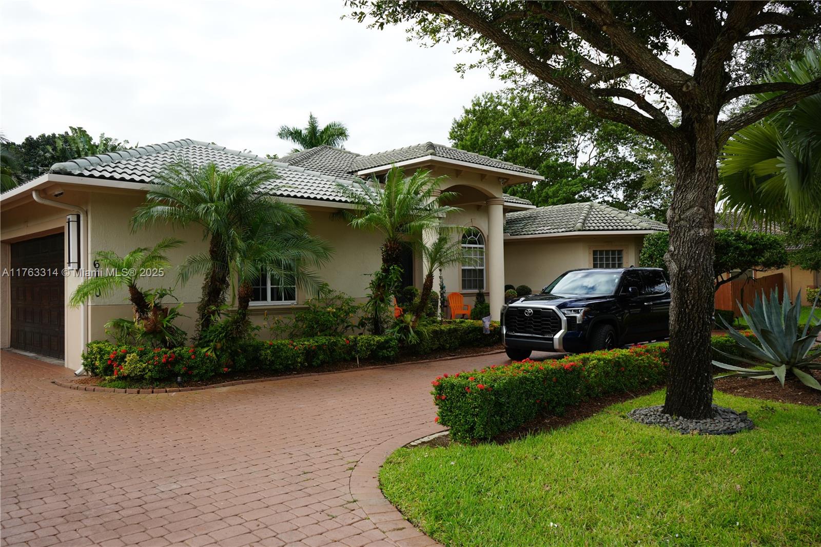 Davie Davie, FL 33314 - Photo 2 of 4 a front view of a house with garden