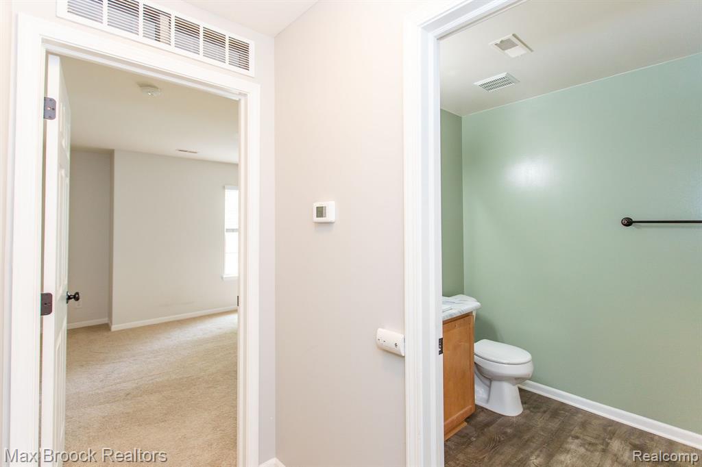 11732 Farmington Road Livonia, MI 48150 - Photo 29 of 37