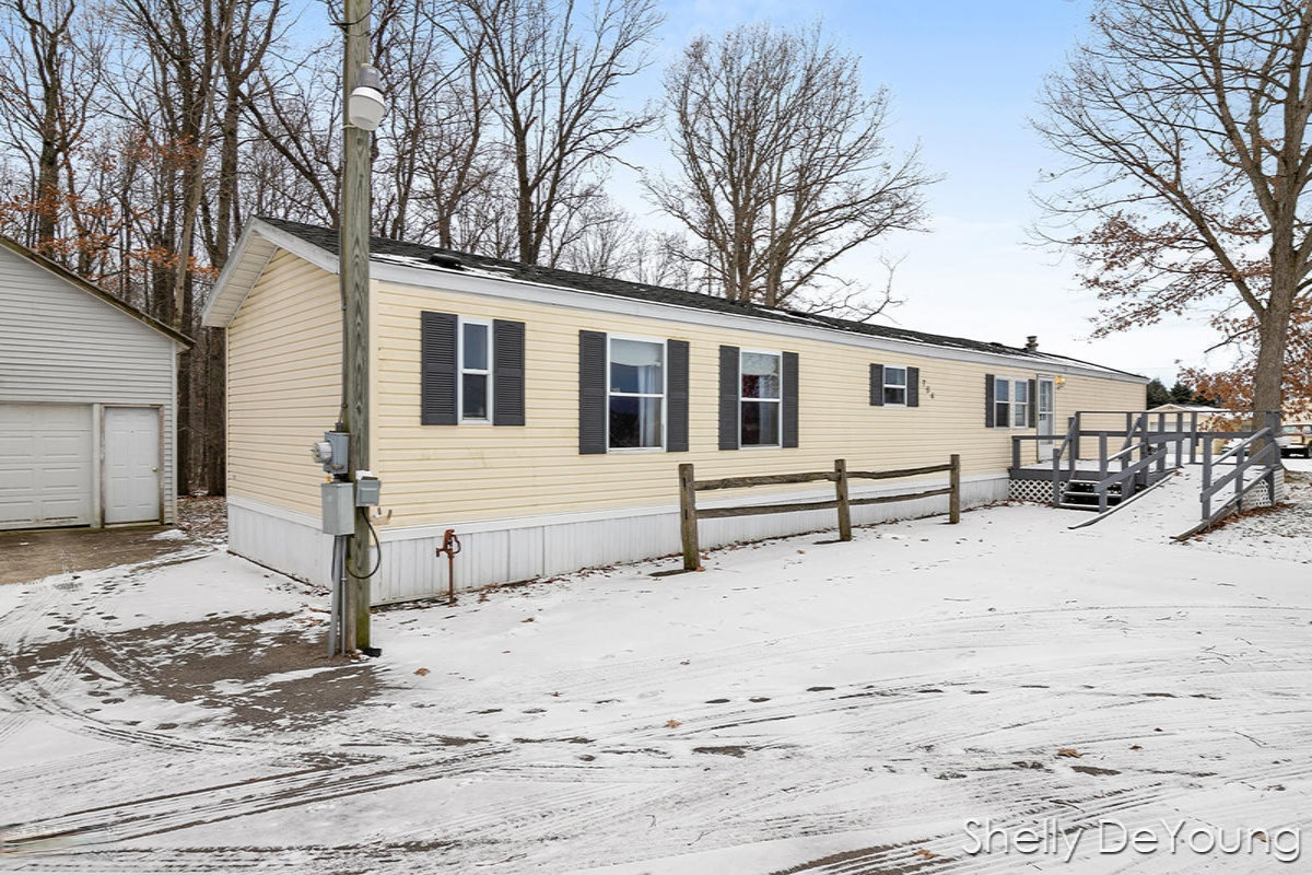 764 East Long Lake Road Fenwick, MI 48834 - Photo 1 of 16 IMG_1001