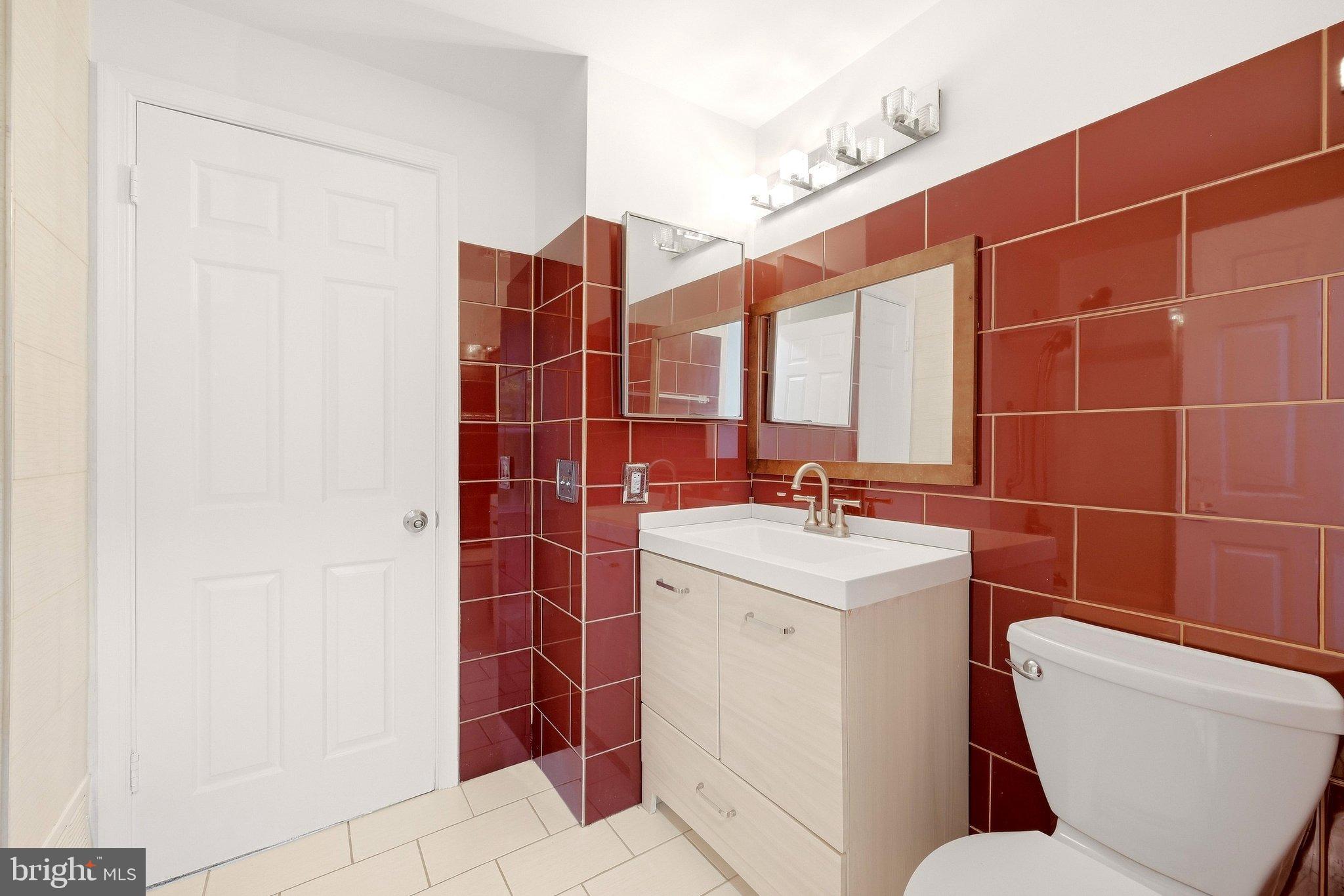 5986 Powell's Landing Road Burke, VA 22015 - Photo 26 of 40 Primary Bathroom