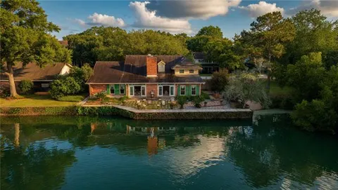 $899,000 | 6 Mary Ridge Court, River Ridge, LA 70123
