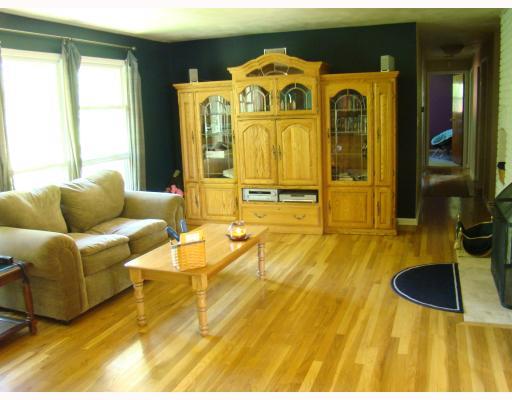221 Lytton Road Coraopolis, PA 15108 - Photo 6 of 12 Living Room.