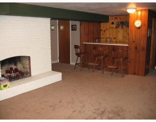 221 Lytton Road Coraopolis, PA 15108 - Photo 9 of 12 Den/Family/Great Room.