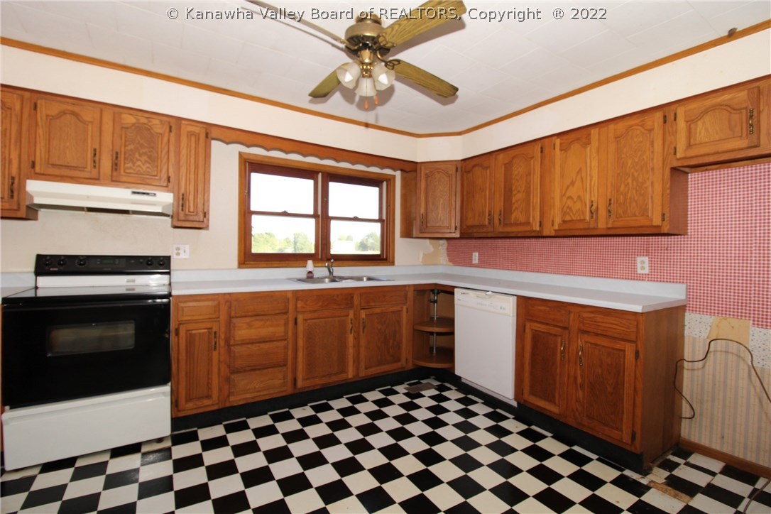 2401 Thomas Ridge Road Leon, WV 25123 - Photo 4 of 21 Gallery Image 4