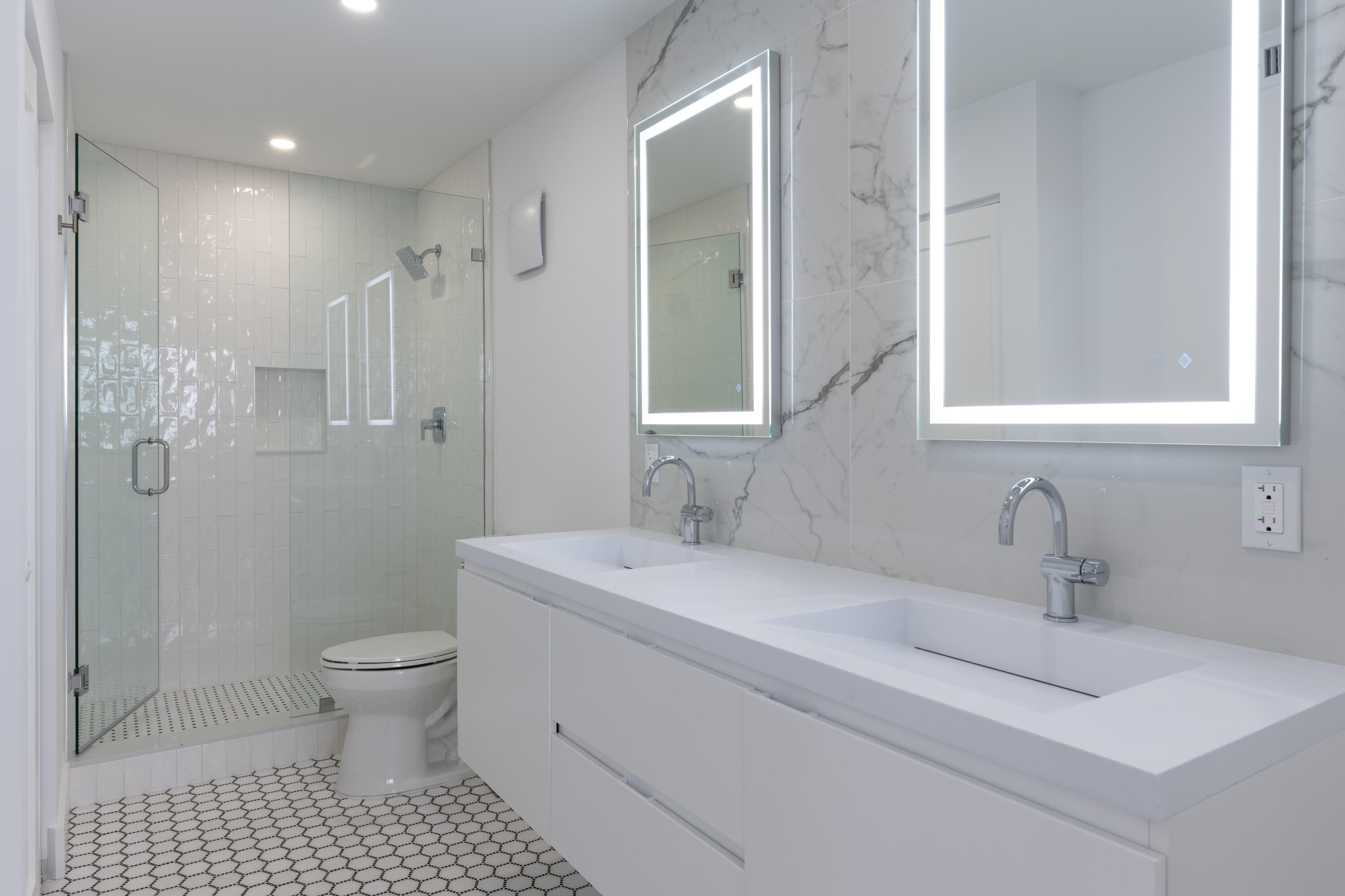 336 Golfview Road, Unit PH12 North Palm Beach, FL 33408 - Photo 12 of 33 Master Bathroom