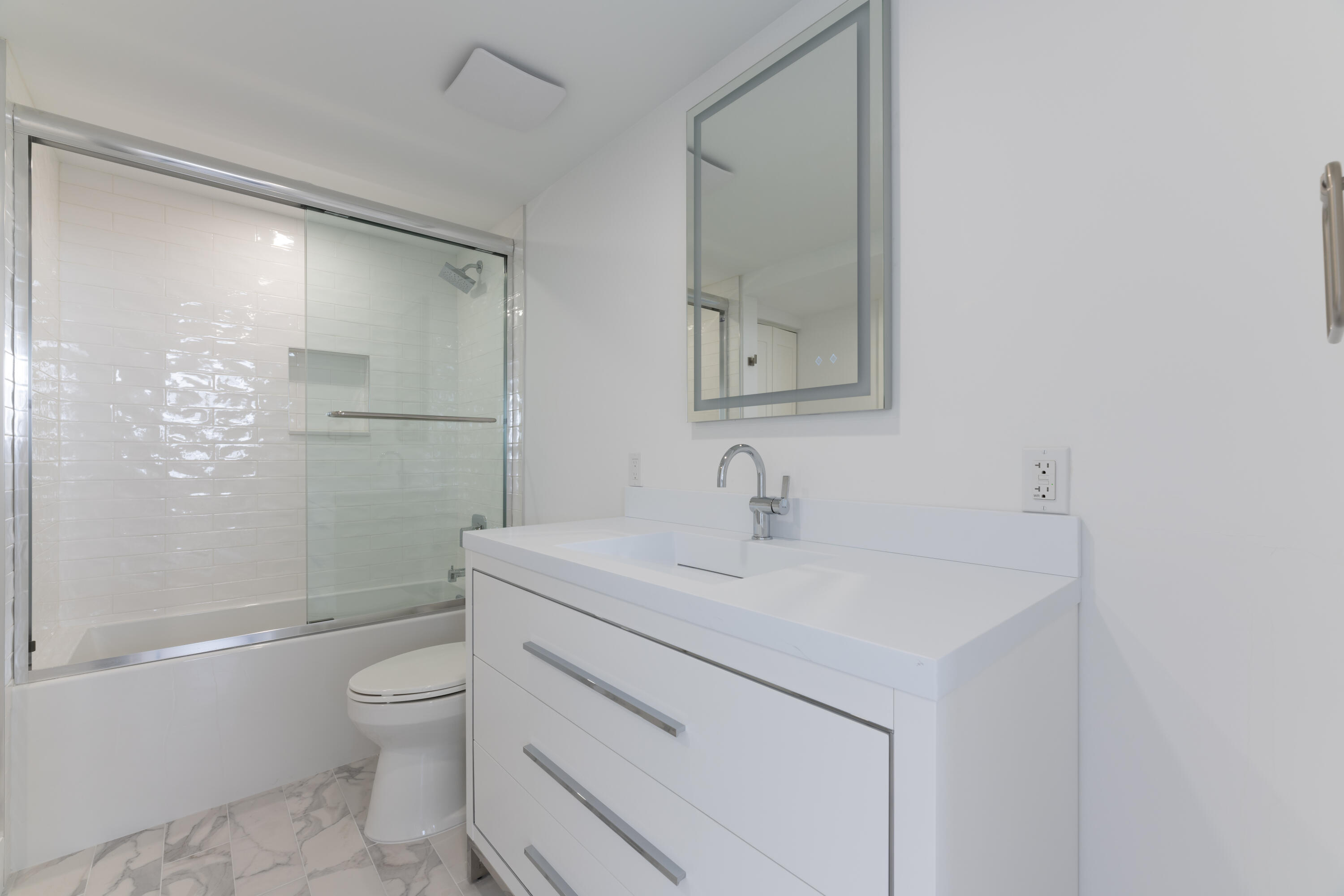 336 Golfview Road, Unit PH12 North Palm Beach, FL 33408 - Photo 17 of 33 Bathroom 2