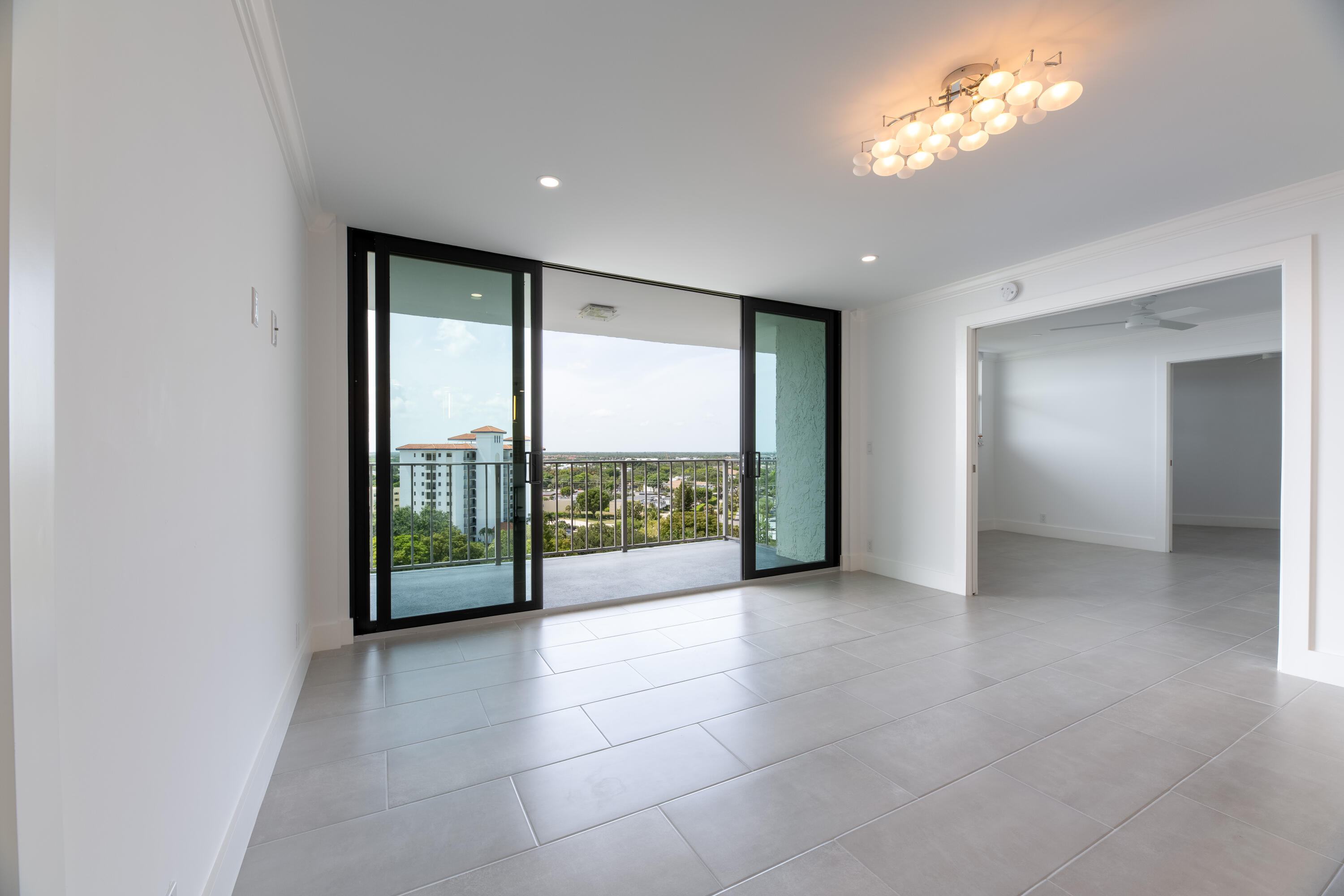 336 Golfview Road, Unit PH12 North Palm Beach, FL 33408 - Photo 6 of 33 Living Area
