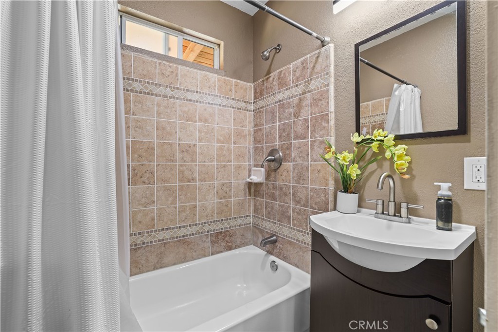 4106 Goodman Street Riverside, CA 92503 - Photo 16 of 20 a bathroom with a sink and a bathtub