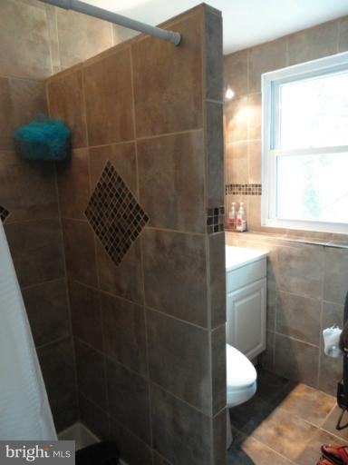 6227 Commons Road Baltimore, MD 21237 - Photo 13 of 14 Bathroom #2