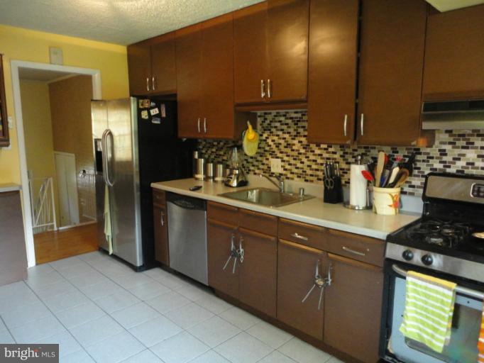 6227 Commons Road Baltimore, MD 21237 - Photo 4 of 14 SS appliances and ceramic backsplash!