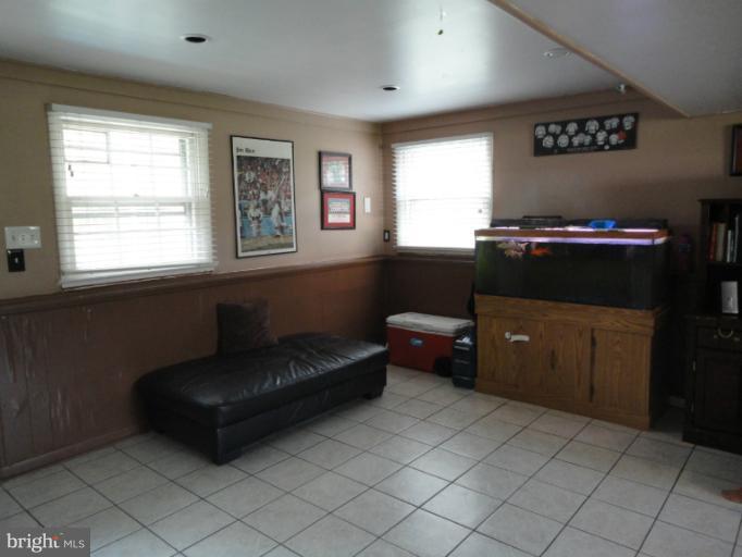 6227 Commons Road Baltimore, MD 21237 - Photo 10 of 14 Family Room
