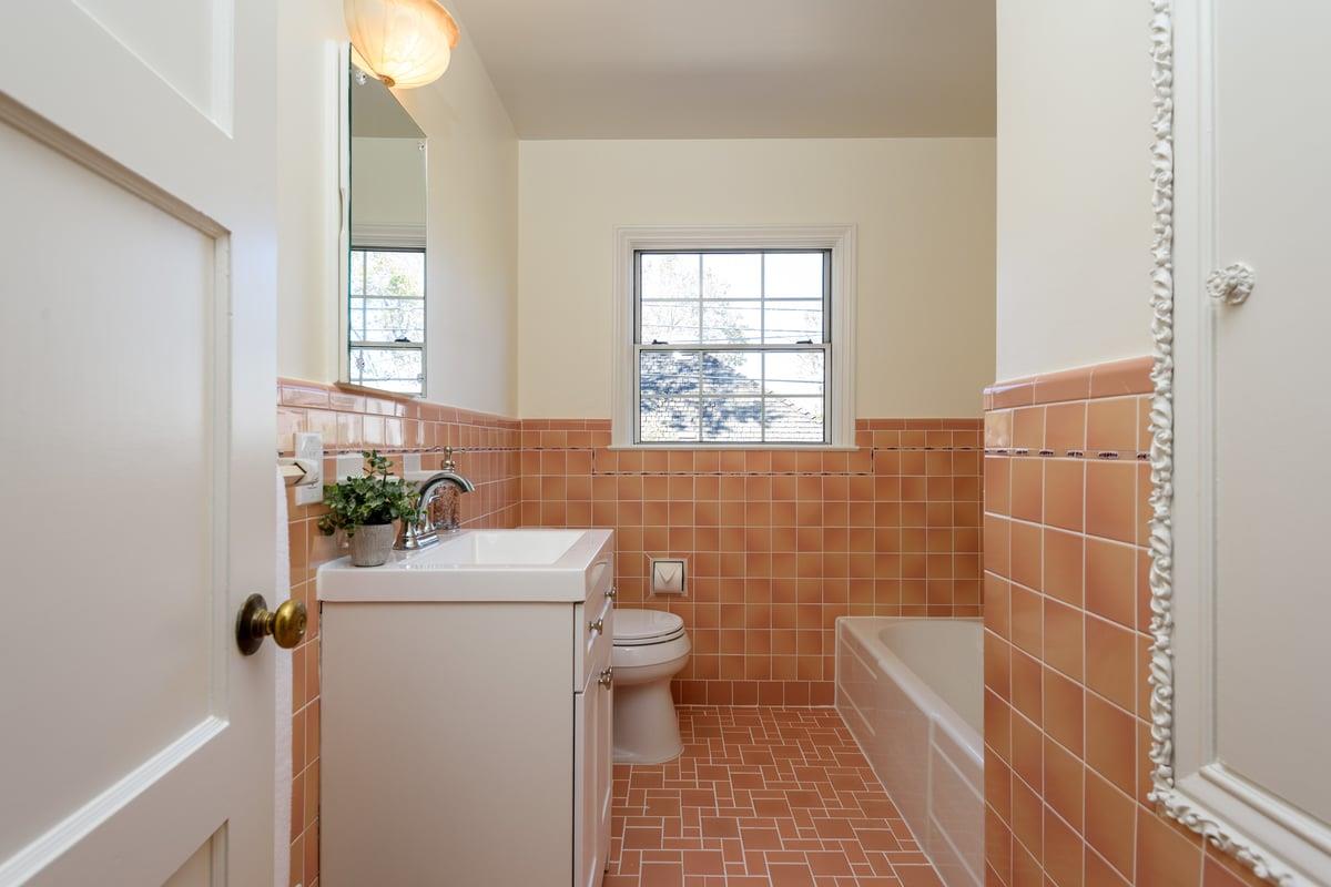 424 Bloomfield Road Burlingame, CA 94010 - Photo 10 of 14 a bathroom with a sink toilet and shower