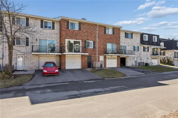 $318,000 | 8604 West 84th Street, Overland Park, KS 66212