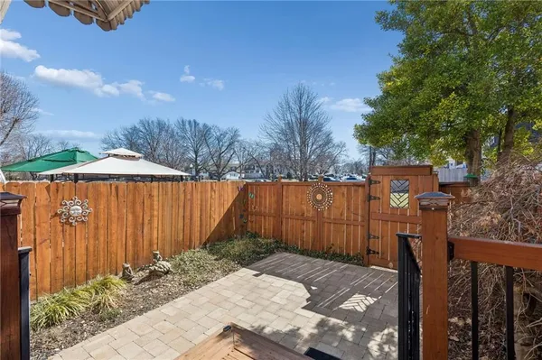 $318,000 | 8604 West 84th Street, Overland Park, KS 66212