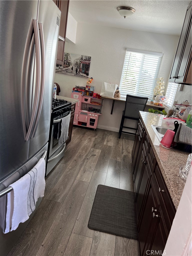 722 South Sycamore Avenue Rialto, CA 92376 - Photo 3 of 34