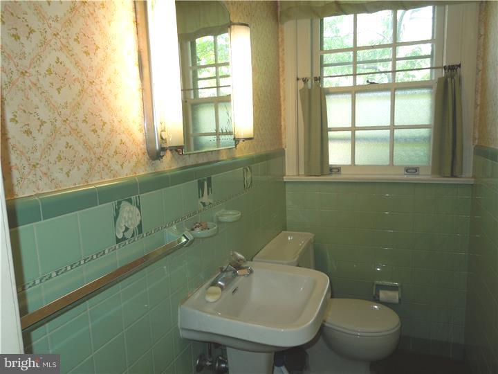35 Church Road Telford, PA 18969 - Photo 20 of 24 Bathroom
