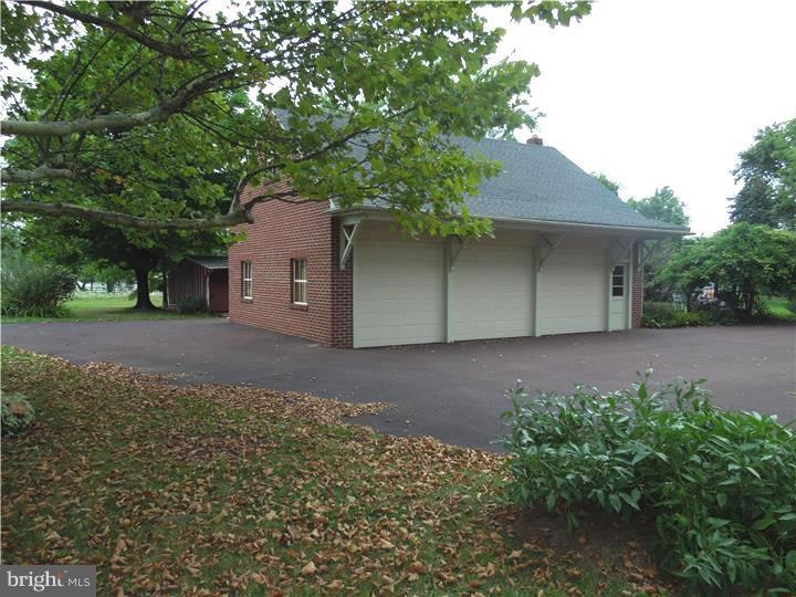 35 Church Road Telford, PA 18969 - Photo 5 of 24 Garage