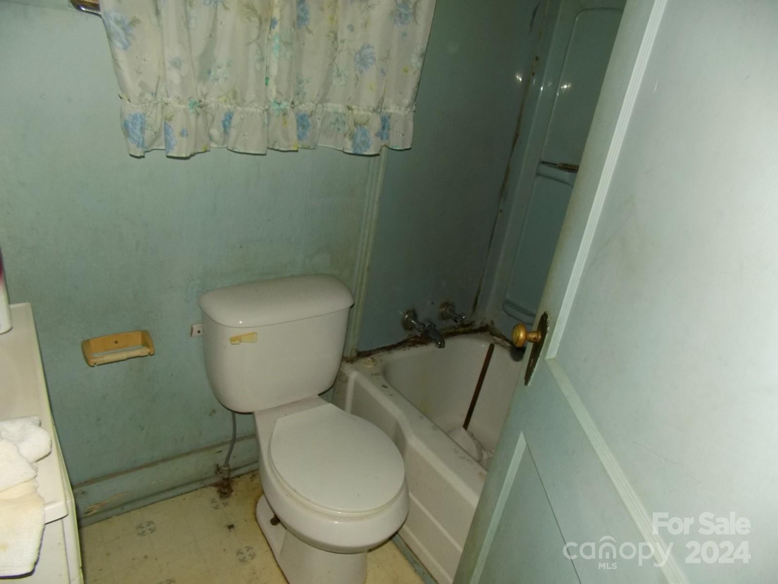 523 South Hoyle Street Dallas, NC 28034 - Photo 3 of 11