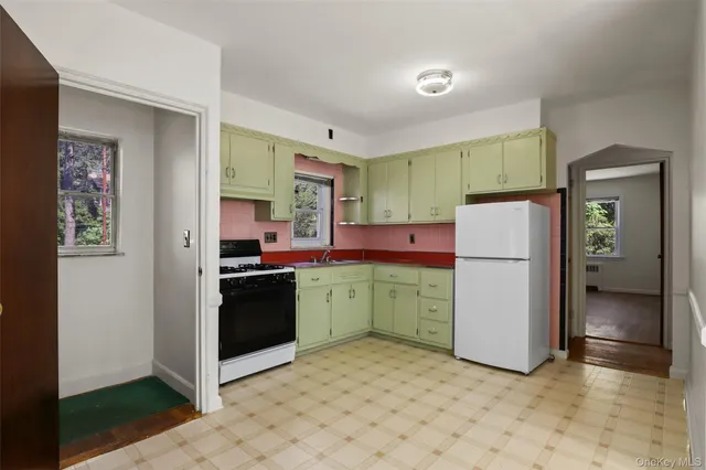 $750,000 | 5926 Spencer Avenue | North Riverdale